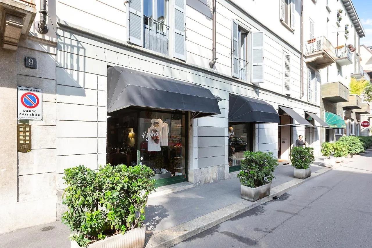 Corso Vercelli Elegant Apartment Milan Italy